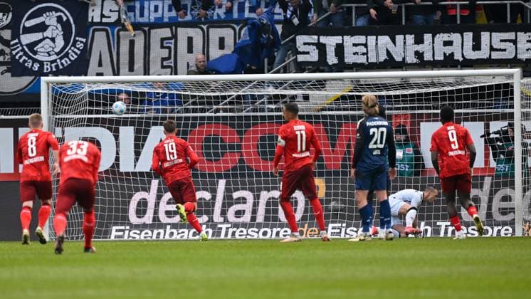 Paderborn, Home Deluxe Arena, 15.03.25, GER, Herren, 2.Bundesliga, Saison 2024-2025, SC Paderborn 07 - 1.FC Kaiserslautern Bild: Daniel HANSLIK (Kaiserslautern) macht das Tor zum 3:1 Only for editorial use! DFL regulations prohibit any use of photographs as image sequences and or quasi-video. NRW Deutschland