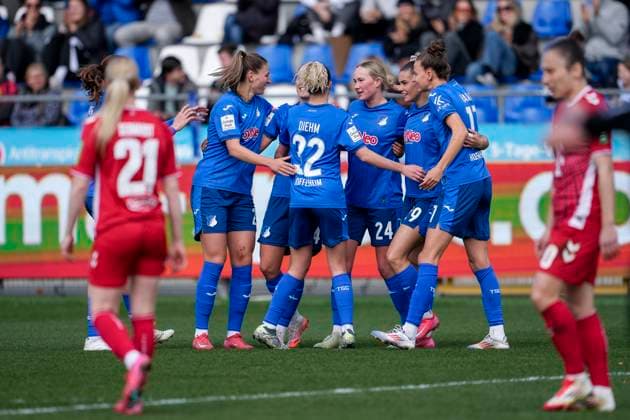Spielerinnen der TSG 1899 Hoffenheim, jubeln über das Tor zum 1:0, Jubel, Torjubel, Torerfolg, celebrate the goal, goal, celebration, jubelt ueber das Tor, Freuen, Freude, freut sich, optimistisch, positiv, Spielszene, Highlight, Action, Aktion, 15.03.2025, Sinsheim (Hoffenheim) (Deutschland), Fussball, Google Pixel Frauen-Bundesliga, TSG 1899 Hoffenheim - 1. FC Köln, DFB DFL REGULATIONS PROHIBIT ANY USE OF PHOTOGRAPHS AS IMAGE SEQUENCES AND OR QUASI-VIDEO.
