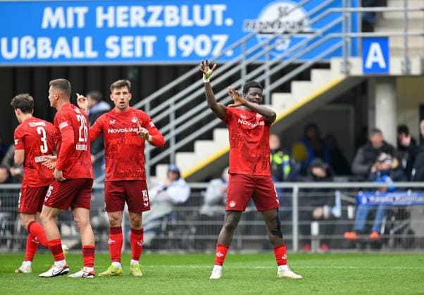 Sport Bilder des Tages Paderborn, Home Deluxe Arena, 15.03.25, GER, Herren, 2.Bundesliga, Saison 2024-2025, SC Paderborn 07 - 1.FC Kaiserslautern Bild: Ragnar ACHE (Kaiserslautern) jubelt nach seinem Tor zum 3:3 Only for editorial use! DFL regulations prohibit any use of photographs as image sequences and or quasi-video. NRW Deutschland