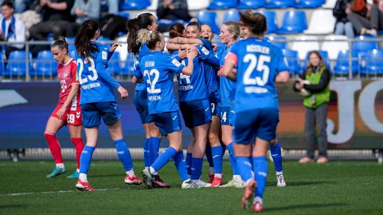 Spielerinnen der TSG 1899 Hoffenheim, jubeln über das Tor zum 3:1, Jubel, Torjubel, Torerfolg, celebrate the goal, goal, celebration, jubelt ueber das Tor, Freuen, Freude, freut sich, optimistisch, positiv, Spielszene, Highlight, Action, Aktion, 15.03.2025, Sinsheim (Hoffenheim) (Deutschland), Fussball, Google Pixel Frauen-Bundesliga, TSG 1899 Hoffenheim - 1. FC Köln, DFB DFL REGULATIONS PROHIBIT ANY USE OF PHOTOGRAPHS AS IMAGE SEQUENCES AND OR QUASI-VIDEO.