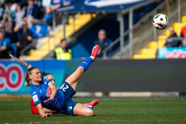 Google Pixel Frauen-Bundesliga, TSG Hoffenheim - 1. FC Köln; 15.03.2025 Selina Cerci (TSG Hoffenheim, 29) und Sylwia Matysik (1. FC Köln, 20) Google Pixel Frauen-Bundesliga, TSG Hoffenheim - 1. FC Köln, am 15.03.2025 im Dietmar-Hopp-Stadion in Hoffenheim. DFB REGULATIONS PROHIBIT ANY USE OF PHOTOGRAPHS AS IMAGE SEQUENCES AND OR QUASI-VIDEO. Copyright: xBEAUTIFULxSPORTS Gelhardtx