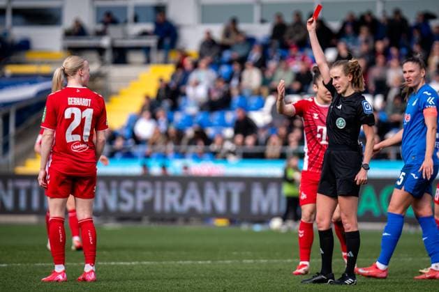 Google Pixel Frauen-Bundesliga, TSG Hoffenheim - 1. FC Köln; 15.03.2025 Rote Karte nach einem Foul für Anna Gerhardt (1. FC Köln, 21) Google Pixel Frauen-Bundesliga, TSG Hoffenheim - 1. FC Köln, am 15.03.2025 im Dietmar-Hopp-Stadion in Hoffenheim. DFB REGULATIONS PROHIBIT ANY USE OF PHOTOGRAPHS AS IMAGE SEQUENCES AND OR QUASI-VIDEO. Copyright: xBEAUTIFULxSPORTS Gelhardtx