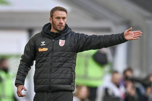 RECORD DATE NOT STATED Andreas Patz (Regensburg Coach) Gestik Geste gestikuliert 15.03.2025 Fussball Fortuna Duesseldorf vs Jahn Regensburg, Merkur Spiel-Arena, Duesseldorf, DFB DFL REGULATIONS PROHIBIT ANY USE OF PHOTOGRAPHS AS IMAGE SEQUENCES AND OR QUASI-VIDEO