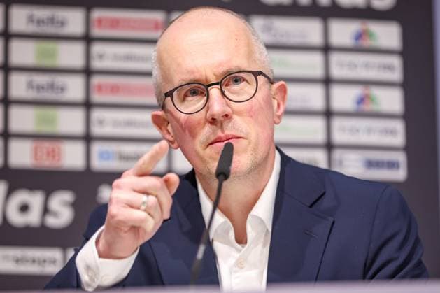 Sport Themen der Woche KW11 Sport Bilder des Tages 15.03.2025, Handball Ländespiel, EM-Qualifikation, Deutschland - Österreich, ZAG Arena Hannover: DHB-Pressekonferenz mit Ingo Meckes, Vorstand Verena Svensson, Präsidiumsmitglied und Vorsitzende DHB-Gleichstellungskommission, sowie Volker Zöller, President Consumer Goods EMEA, Essity. Im Bild Tim Oliver Kalle Niedersachsen Deutschland *** 15 03 2025, international handball match, European Championship qualifier, Germany Austria, ZAG Arena Hanover DHB press conference with Ingo Meckes, Member of the Executive Board for Sport, Verena Svensson, Member of the Executive Committee and Chairwoman of the DHB Equal Opportunities Commission, and Volker Zöller, President Consumer Goods EMEA, Essity Pictured