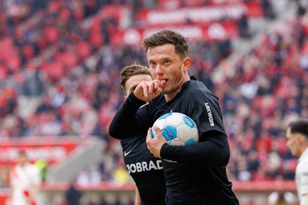 RECORD DATE NOT STATED 1. Fußball Bundesliga: 1. FSV Mainz 05 - SC Freiburg, 15.03.2025 Jubel zum 1:1 durch Michael Gregoritsch (SC Freiburg 38) Spiel vom 26. Spieltag der Fußball Bundesliga zwischen 1. FSV Mainz 05 und SC Freiburg in der MEWA Arena am 15.03.2025 DFL DFB regulations prohibit any use of photographs as image sequences and or quasi-video. *** 1 Soccer Bundesliga 1 FSV Mainz 05 SC Freiburg, 15 03 2025 Cheering for 1 1 by Michael Gregoritsch SC Freiburg 38 Match of matchday 26 of the German Soccer Bundesliga between 1 FSV Mainz 05 and SC Freiburg at the MEWA Arena on 15 03 2025 DFL DFB regulations prohibit any use of photographs as image sequences and or quasi video Copyright: xBEAUTIFULxSPORTS Hahnex