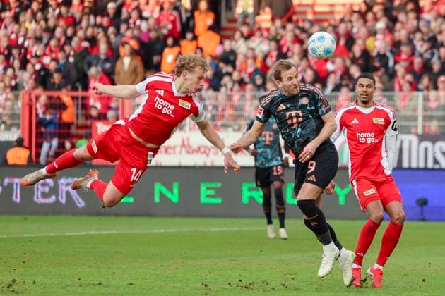 Sport Themen der Woche KW11 Sport Bilder des Tages Leopold Querfeld (1. FC Union Berlin) und Harry Kane (FC Bayern Muenchen) kaempfen um den Ball, Bundesliga, 1. FC Union Berlin v FC Bayern München, Stadium An der Alten Försterei am 15. March 2025 in Berlin, Deutschland. (Foto von Marco Steinbrenner DeFodi Images) Leopold Querfeld (1. FC Union Berlin) und Harry Kane (FC Bayern Muenchen) battle for the ball, Bundesliga, 1. FC Union Berlin v FC Bayern München, Stadium An der Alten Försterei , March 15, 2025 in Berlin, Germany. (Photo by Marco Steinbrenner DeFodi Images) DFL regulations prohibit any use of photographs as image sequences and or quasi-video. *** Leopold Querfeld 1 FC Union Berlin and Harry Kane FC Bayern Muenchen battle for the ball, Bundesliga, 1 FC Union Berlin v FC Bayern München, Stadium An der Alten Försterei , March 15, 2025 in Berlin, Germany Photo by Marco Steinbrenner DeFodi Images Leopold Querfeld 1 FC Union Berlin and Harry Kane FC Bayern Muenchen battle for the ball, Bundesliga, 1 FC Union Berlin v FC Bayern München, Stadium An der Alten Försterei , March 15, 2025 in Berlin, Germany Photo by Marco Steinbrenner DeFodi Images DFL regulations prohibit any use of photographs as image sequences and or quasi video