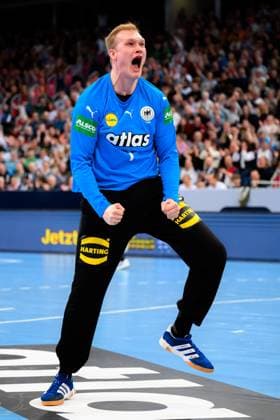 Sport Themen der Woche KW11 Sport Bilder des Tages Handball: EM-Qualifikation, Deutschland - Österreich, 2. Qualifikationsrunde, Gruppe 7, 4. Spieltag Torhueter David Späth David Spaeth (Deutschland) Jubel Freude Emotion Hannover ZAG Arena Deutschland *** Handball European Championship Qualification, Germany Austria, 2 Qualification Round, Group 7, Matchday 4 Goalkeeper David Späth David Spaeth Germany Jubel Freude Emotion Hannover ZAG Arena Germany