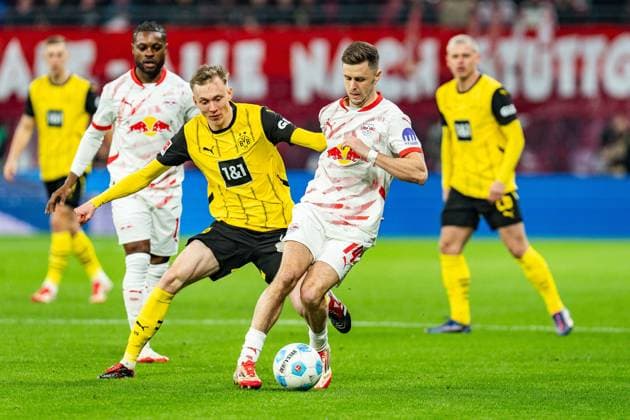 Sport Themen der Woche KW11 15.03.2025, RB Leipzig vs. Borussia Dortmund, 1. Bundesliga, 26. Spieltag Christoph Baumgartner (RB Leipzig, 14) Maximilian Beier (Borussia Dortmund, 14) Wichtiger Hinweis: Gemaess den Vorgaben der DFL Deutsche Fussball Liga bzw. des DFB Deutscher Fussball-Bund ist es untersagt, in dem Stadion und oder vom Spiel angefertigte Fotoaufnahmen in Form von Sequenzbildern und oder videoaehnlichen Fotostrecken zu verwerten *** 15 03 2025, RB Leipzig vs Borussia Dortmund, 1 Bundesliga, Matchday 26 Christoph Baumgartner RB Leipzig, 14 Maximilian Beier Borussia Dortmund, 14 Important note According to the regulations of the DFL German Football League and the DFB German Football Association, it is prohibited to use photographs taken in the stadium and or of the match in the form of sequential images and or video-like photo series Copyright: xBahhoxKarax
