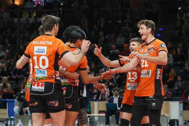 Pure Emotionen beim Team, Jubel von Tobias Krick (BR Volleys, 21), BR Volleys vs ASV Dachau, 22. Spieltag, 2025_03_15 Berlin Berlin Land Copyright: xFootxBowl ThomasxSobotzkix