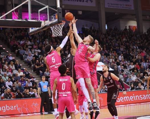 Sport Themen der Woche KW11 Sport Bilder des Tages Telekom Baskets Bonn vs. u Bamberg Baskets 24. Spieltag - Saison 2024 25 *** Telekom Baskets Bonn vs u Bamberg Baskets 24 Matchday Season 2024 25