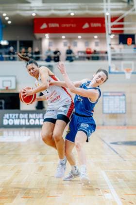 Sport Themen der Woche KW11 BB-1BL Damen Syntainics MBC Lions - TK Hannover Luchse India Farcy (TK Hannover Luchse), Emma Stach (Syntainics MBC) waehrend der Begegnung - Saison 2024-2025 in der DBBL Toyota Bundesliga Syntainics MBC Lions und TK Hannover Luchse in der SWH Arena am 15. March 2025 in Halle Saale, Sachsen Anhalt, Deutschland *** BB 1BL Women Syntainics MBC Lions TK Hannover Luchse India Farcy TK Hannover Luchse , Emma Stach Syntainics MBC during the match season 2024 2025 in the DBBL Toyota Bundesliga Syntainics MBC Lions and TK Hannover Luchse at the SWH Arena on March 15, 2025 in Halle Saale, Sachsen Anhalt, Germany