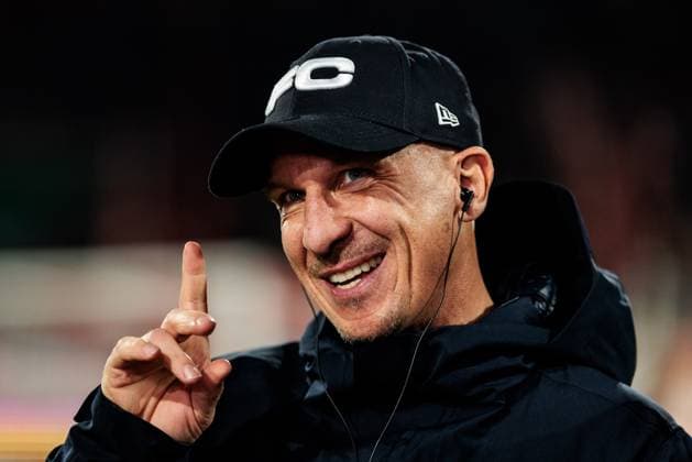 RECORD DATE NOT STATED 2. Fußball Bundesliga: 1. FC Köln - SV Darmstadt 98; 15.03.2025 Gerhard Struber (Trainer 1. FC Köln) im Sky Interview, gestikuliert, Fingerzeig nach Oben 2. Fußball Bundesliga, 1. FC Köln - SV Darmstadt 98, Köln, Rheinenergiestadion am 15.03.2025 DFL REGULATIONS PROHIBIT ANY USE OF PHOTOGRAPHS AS IMAGE SEQUENCES AND OR QUASI-VIDEO.