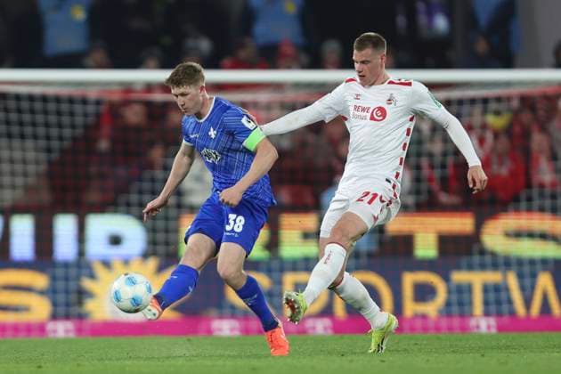 Clemens Riedel (SV Darmstadt 98) und Steffen Tigges (1. FC Koeln) im Zweikampf waehrend des Spiels der 2. Bundesliga zwischen 1. FC Köln und SV Darmstadt 98 im RheinEnergieStadion am 15. March 2025 in Köln, Deutschland. (Foto von Oliver Kaelke DeFodi Images) +++ Clemens Riedel (SV Darmstadt 98) und Steffen Tigges (1. FC Koeln) battle for the ball during the 2. Bundesliga match between 1. FC Köln and SV Darmstadt 98 at RheinEnergieStadion on March 15, 2025 in Cologne, Germany. (Photo by Oliver Kaelke DeFodi Images) DFB DFL REGULATIONS PROHIBIT ANY USE OF PHOTOGRAPHS AS IMAGE SEQUENCES AND OR QUASI-VIDEO. (Photo by Oliver Kaelke DeFodi Images)