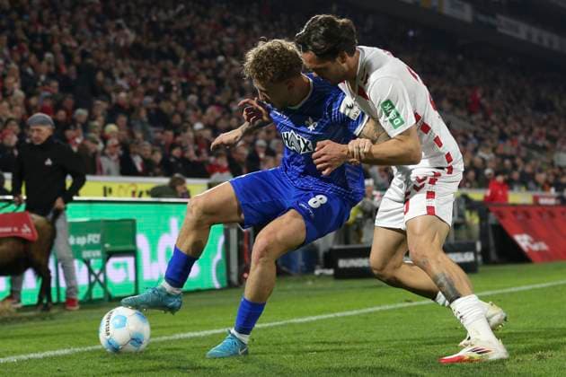 Luca Marseiler (SV Darmstadt 98) und Max Finkgraefe (1. FC Koeln) im Zweikampf waehrend des Spiels der 2. Bundesliga zwischen 1. FC Köln und SV Darmstadt 98 im RheinEnergieStadion am 15. March 2025 in Köln, Deutschland. (Foto von Oliver Kaelke DeFodi Images) +++ Luca Marseiler (SV Darmstadt 98) und Max Finkgraefe (1. FC Koeln) battle for the ball during the 2. Bundesliga match between 1. FC Köln and SV Darmstadt 98 at RheinEnergieStadion on March 15, 2025 in Cologne, Germany. (Photo by Oliver Kaelke DeFodi Images) DFB DFL REGULATIONS PROHIBIT ANY USE OF PHOTOGRAPHS AS IMAGE SEQUENCES AND OR QUASI-VIDEO. (Photo by Oliver Kaelke DeFodi Images)