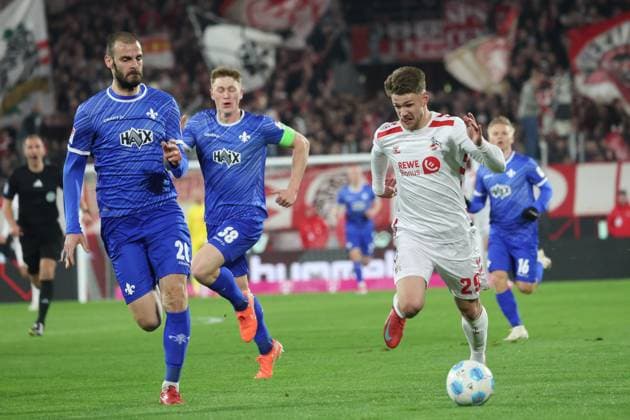 Jan Thielmann (Koeln 29) und Aleksandar Vukotic (Darmstadt 20), GER, 1. FC Koeln vs. SV Darmstadt 98, 2. Fussball-Bundesliga, 26. Spieltag, Saison 2024 2025, 15.03.2025, DFL REGULATIONS PROHIBIT ANY USE OF PHOTOGRAPHS AS IMAGE SEQUENCES AND OR QUASI-VIDEO, GER, 1. FC Koeln vs. SV Darmstadt 98, 2. Fussball-Bundesliga, 26. Spieltag, Saison 2024 2025, 15.03.2025, Koeln