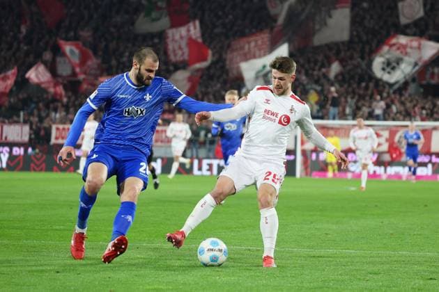 Jan Thielmann (Koeln 29) und Aleksandar Vukotic (Darmstadt 20), GER, 1. FC Koeln vs. SV Darmstadt 98, 2. Fussball-Bundesliga, 26. Spieltag, Saison 2024 2025, 15.03.2025, DFL REGULATIONS PROHIBIT ANY USE OF PHOTOGRAPHS AS IMAGE SEQUENCES AND OR QUASI-VIDEO, GER, 1. FC Koeln vs. SV Darmstadt 98, 2. Fussball-Bundesliga, 26. Spieltag, Saison 2024 2025, 15.03.2025, Koeln