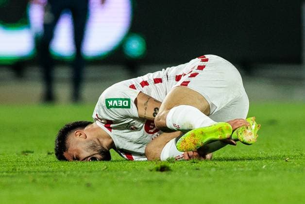 Sport Bilder des Tages RECORD DATE NOT STATED 2. Fußball Bundesliga: 1. FC Köln - SV Darmstadt 98; 15.03.2025 Jusuf Gazibegovic (1. FC Köln, 25) bleibt verletzt liegen 2. Fußball Bundesliga, 1. FC Köln - SV Darmstadt 98, Köln, Rheinenergiestadion am 15.03.2025 DFL REGULATIONS PROHIBIT ANY USE OF PHOTOGRAPHS AS IMAGE SEQUENCES AND OR QUASI-VIDEO.