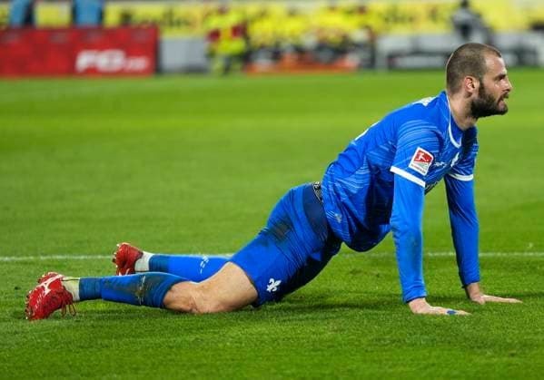 Aleksandar Vukotic (SV Darmstadt, 20) liegt nach einem Zweikampf auf dem Boden. 1. FC Köln - SC Darmstadt 98, 15.03.2025 Fussball, 2. Bundesliga, RheinEnergieStadion Köln DFL regulations prohibit any use of photographs as image sequences and or quasi-video.