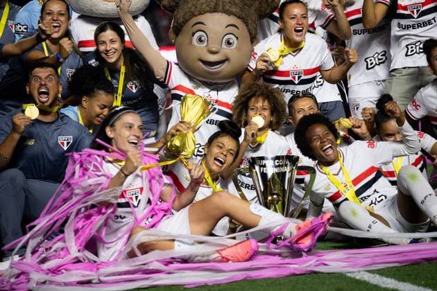 Bilder des Jahres 2025, Sport 03 März Sport Themen der Woche KW11 São Paulo FC x Corinthians SÃO PAULO, SP - 15.03.2025: SÃO PAULO FC X CORINTHIANS - São Paulo celebrates the title after the match against Corinthians, valid for the final of the 2025 Women& 39;s Super Cup, played on Saturday afternoon (15) at MorumBIS, in São Paulo, SP. (Photo: Rodilei Morais Fotoarena) x2706864x  RodileixMorais