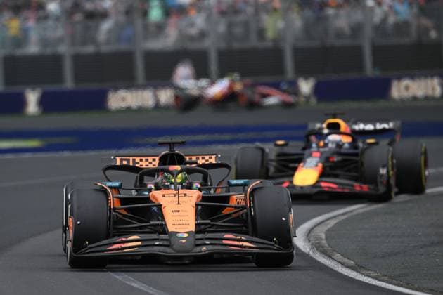 AUSTRALIAN GRAND PRIX, Oscar Piastri of McLaren and Max Verstappen of Red Bull Racing during the Australian Formula One Grand Prix at Albert Park in Melbourne, Victoria, Sunday, March 16, 2025. ( NO ARCHIVING, EDITORIAL USE ONLY, NO USE IN BOOKS WITHOUT CONSENT Melbourne Victoria Australia  Copyright: xJoelxCarrettx 20250316198579700219