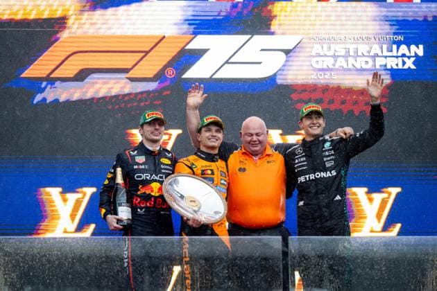 Max Verstappen (Oracle Red Bull Racing, 01), Lando Norris (McLaren Formula 1 Team, 04), George Russell (Mercedes-AMG Petronas F1 Team, 63) jubeln bei der Siegerehrung auf dem Podium, AUS, Formel 1 Weltmeisterschaft, Luis Vuitton Grand Prix von Australien, Albert Park Circuit Melbourne, Rennen, Saison 2025, 16.03.2025 AUS, Formel 1 Weltmeisterschaft, Luis Vuitton Grand Prix von Australien, Albert Park Circuit Melbourne, Rennen, Saison 2025, 16.03.2025 Melbourne Copyright: xEibner-Pressefoto Memmlerx EP_MMR