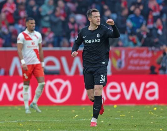 Fussball - 1. BL - 1. FSV Mainz 05 - SC Freiburg - 15.03.25, Jubel nach seinem Treffer - Michael Gregoritsch (Freiburg), -