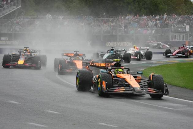 FORMULA 1 LOUIS VUITTON AUSTRALIAN GRAND PRIX 2025 16.03.2025, Albert Park Circuit, Melbourne, FORMULA 1 LOUIS VUITTON AUSTRALIAN GRAND PRIX 2025 ,im Bild Rennstart: Lando Norris (GBR), McLaren F1 Team, Max Verstappen (NLD), Oracle Red Bull Racing, Oscar Piastri (AUS), McLaren F1 Team