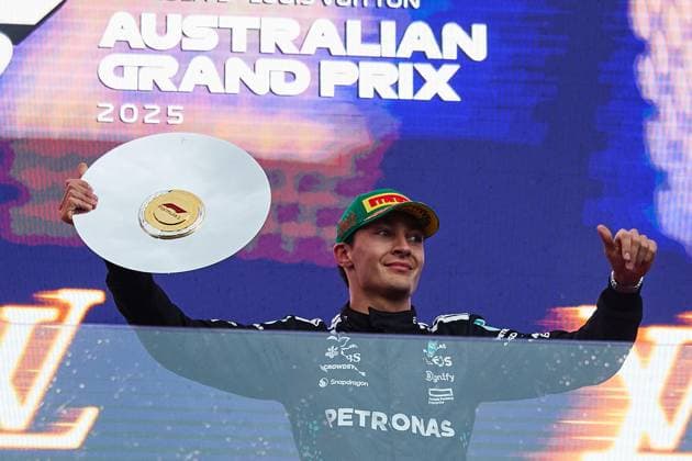 15.05.2025, xrarjax, Motorsport FIA Formel 1, Großer Preis von Australien 2025 v.l. Podium Siegerehrung George Russell (Mercedes AMG Petronas) Startnummer 63 (FIA REGULATIONS PROHIBIT ANY USE OF PHOTOGRAPHS as IMAGE SEQUENCES and or QUASI-VIDEO) Melbourne