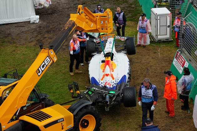 15.05.2025, xrarjax, Motorsport FIA Formel 1, Großer Preis von Australien 2025 v.l. Isack Hadjar (Racing Bulls) Startnummer 06 Unfall Crash beschädigtes Fahrzeug (FIA REGULATIONS PROHIBIT ANY USE OF PHOTOGRAPHS as IMAGE SEQUENCES and or QUASI-VIDEO) Melbourne