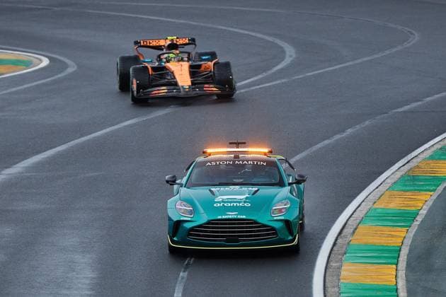15.05.2025, xrarjax, Motorsport FIA Formel 1, Großer Preis von Australien 2025 v.l. Lando Norris (McLaren) Startnummer 04 Bernd Maylaender Mayländer Safety Car Fahrer (FIA REGULATIONS PROHIBIT ANY USE OF PHOTOGRAPHS as IMAGE SEQUENCES and or QUASI-VIDEO) Melbourne