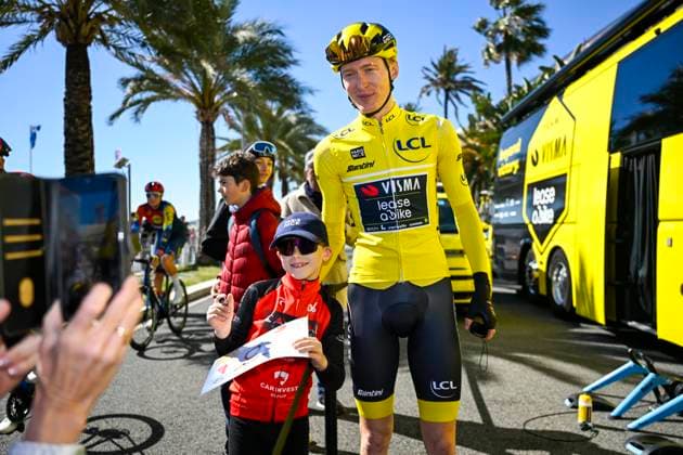 Paris - Nice 2025 - stage 8 NICE, FRANCE - MARCH 16 : Jorgenson Matteo (USA) of Team Visma Lease A Bike with a young fan before the start of the race during stage 8 and final stage of the 83th edition of the Paris - Nice cycling race, a stage of 119,9km with start and finish in Nice on March 16, 2025 in Nice, France, 16 03 2025 ( Motordriver Kenny Verfaillie - Nice France  Copyright: xNicoxVereeckenx