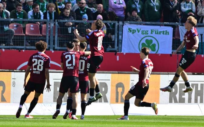 16.03.2025 - Fussball - Saison 2024 2025 - 2. Fussball - Bundesliga - 26. Spieltag: 1. FC Nürnberg FCN ( Club ) - SpVgg Greuther Fürth ( Kleeblatt ) Derby Frankenderby - Sportfoto Zink MeZi - xmexzix - DFL regulations prohibit any use of photographs as image sequences and or quasi-video - only for editorial use - Torjubel Jubel Freude nach Treffer Tor Torschuß zum 1:0 durch Julian Justvan (10, 1. FC Nürnberg FCN )