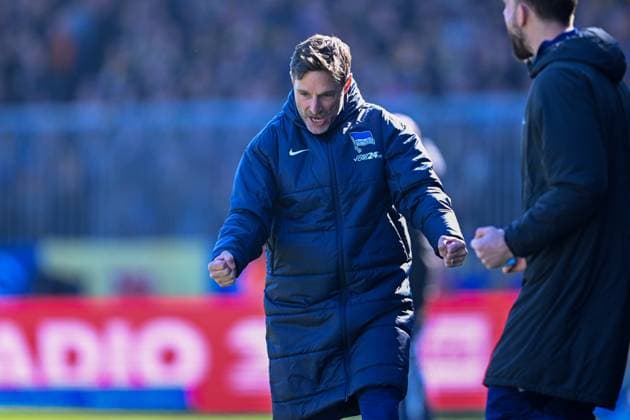 Fußball, 2. BL, Eintracht Braunschweig - Hertha BSC 3. Liga - VfL Osnabrück - Arminia Bielefeld am 15.03.2025 an der Bremer Brücke in Osnabrück Trainer Stefan Leitl (Hertha BSC Berlin) jubelt nach dem Tor zum 0:1.
