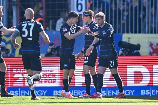 Fußball, 2. BL, Eintracht Braunschweig - Hertha BSC 3. Liga - VfL Osnabrück - Arminia Bielefeld am 15.03.2025 an der Bremer Brücke in Osnabrück Jubel, Torjubel, Torschuetze, Torschütze Fabian Reese (Hertha BSC Berlin) jubelt nach seinem Tor zum 0:1.