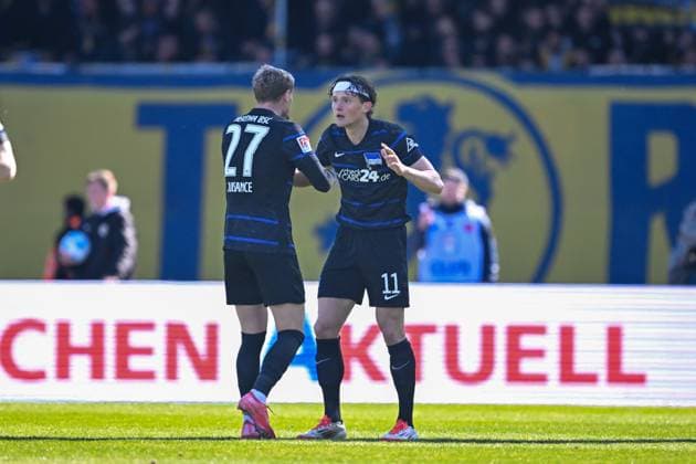 Fußball, 2. BL, Eintracht Braunschweig - Hertha BSC Fußball, 2. BL, Eintracht Braunschweig - Hertha BSC 3. Liga - VfL Osnabrück - Arminia Bielefeld am 15.03.2025 an der Bremer Brücke in Osnabrück Jubel, Torjubel, Torschuetze, Torschütze Fabian Reese (Hertha BSC Berlin) jubelt nach seinem Tor zum 0:1 mit Fabian Reese (Hertha BSC Berlin).