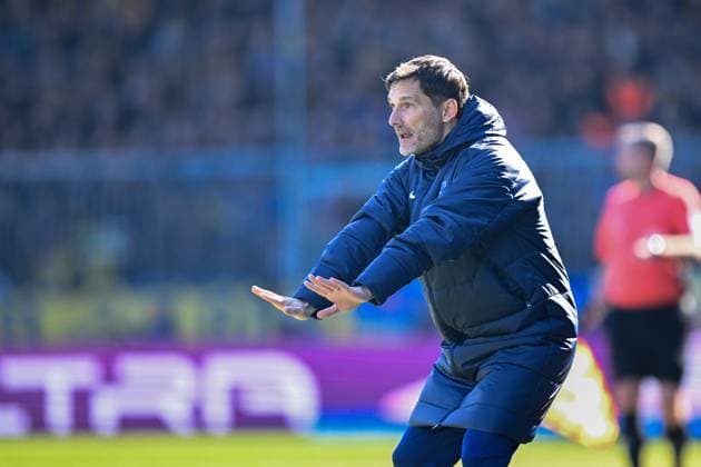 Fußball, 2. BL, Eintracht Braunschweig - Hertha BSC 3. Liga - VfL Osnabrück - Arminia Bielefeld am 15.03.2025 an der Bremer Brücke in Osnabrück Trainer Stefan Leitl (Hertha BSC Berlin) unzufrieden, enttäuscht, enttaeuscht, niedergeschlagen.