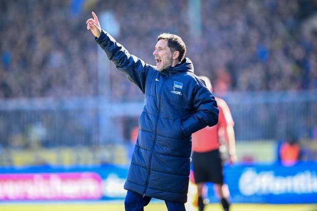 Fußball, 2. BL, Eintracht Braunschweig - Hertha BSC 3. Liga - VfL Osnabrück - Arminia Bielefeld am 15.03.2025 an der Bremer Brücke in Osnabrück Trainer Stefan Leitl (Hertha BSC Berlin) unzufrieden, enttäuscht, enttaeuscht, niedergeschlagen.