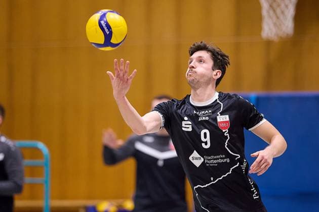 Aufschlag von Samuel Elgert (TV Rottenburg, 09) GER, TuS Kriftel gegen TV Rottenburg,Volleyball, 2. Bundesliga, 19. Spieltag, Spielzeit 2024 2025, 15.03.25. GER, TuS Kriftel gegen TV Rottenburg,Volleyball, 2. Bundesliga, 19. Spieltag, Spielzeit 2024 2025, 15.03.25. Kriftel Copyright: xEibner-Pressefoto GeraldxOelze-dexStoppanyx EP-ODS