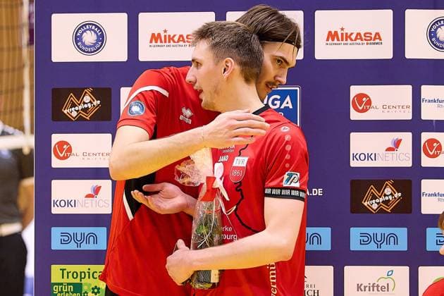 MVPs des Spiels Marius Buechi (TUS Kriftel, 16) (links und Robin Leber (TV Rottenburg, 11) (rechts) GER, TuS Kriftel gegen TV Rottenburg,Volleyball, 2. Bundesliga, 19. Spieltag, Spielzeit 2024 2025, 15.03.25. GER, TuS Kriftel gegen TV Rottenburg,Volleyball, 2. Bundesliga, 19. Spieltag, Spielzeit 2024 2025, 15.03.25. Kriftel Copyright: xEibner-Pressefoto GeraldxOelze-dexStoppanyx EP-ODS