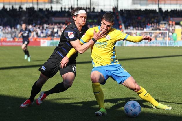 Fußball, 2. BL, Eintracht Braunschweig - Hertha BSC 16.03.2025, xtgx, Fussball - 2.Bundesliga, Eintracht Braunschweig - Hertha BSC Berlin emspor, v.l. Fabian Reese (Hertha, 11), Sven Koehler (Köhler, Braunschweig, 27) Zweikampf, Duell, Kampf, tackle (DFL DFB REGULATIONS PROHIBIT ANY USE OF PHOTOGRAPHS as IMAGE SEQUENCES and or QUASI-VIDEO) Braunschweig