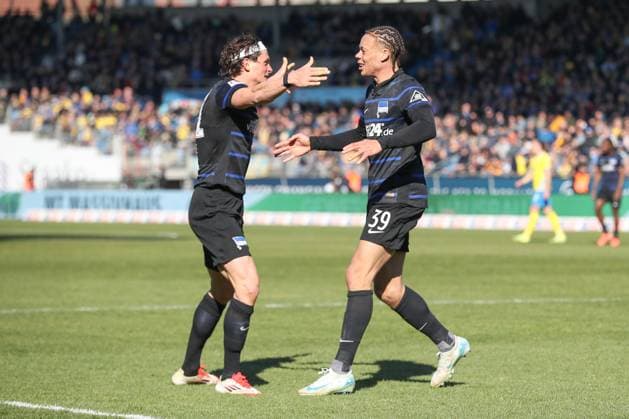 Fußball, 2. BL, Eintracht Braunschweig - Hertha BSC 16.03.2025, xtgx, Fussball - 2.Bundesliga, Eintracht Braunschweig - Hertha BSC Berlin emspor, v.l.Jubel nach dem 0:2 durch Derry Scherhant (Hertha, 39) (DFL DFB REGULATIONS PROHIBIT ANY USE OF PHOTOGRAPHS as IMAGE SEQUENCES and or QUASI-VIDEO) Braunschweig