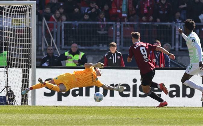 16.03.2025 - Fussball - Saison 2024 2025 - 2. Fussball - Bundesliga - 26. Spieltag: 1. FC Nürnberg FCN ( Club ) - SpVgg Greuther Fürth ( Kleeblatt ) Derby Frankenderby - Sportfoto Zink DaMa - xdaxmax - DFL regulations prohibit any use of photographs as image sequences and or quasi-video - only for editorial use - Tor Treffer Torschuß zum 3:0 - Torschütze Stefanos Tzimas (9, 1. FC Nürnberg FCN ) gegen Nahuel Noll (44, SpVgg Greuther Fürth )