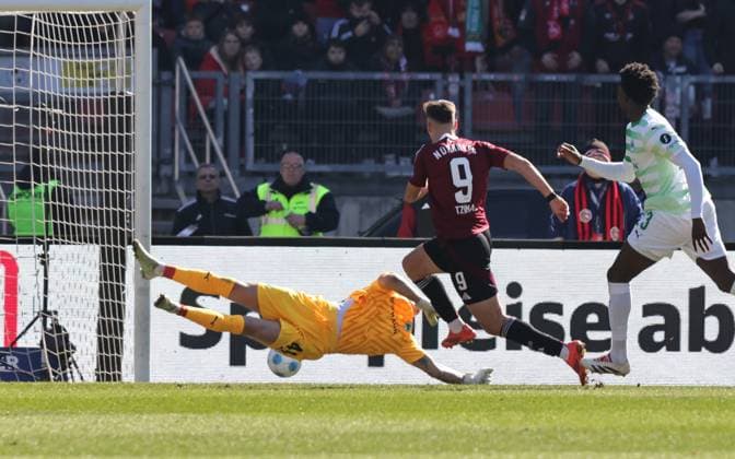 16.03.2025 - Fussball - Saison 2024 2025 - 2. Fussball - Bundesliga - 26. Spieltag: 1. FC Nürnberg FCN ( Club ) - SpVgg Greuther Fürth ( Kleeblatt ) Derby Frankenderby - Sportfoto Zink DaMa - xdaxmax - DFL regulations prohibit any use of photographs as image sequences and or quasi-video - only for editorial use - Tor Treffer Torschuß zum 3:0 - Torschütze Stefanos Tzimas (9, 1. FC Nürnberg FCN ) gegen Nahuel Noll (44, SpVgg Greuther Fürth )