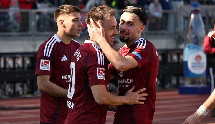 16.03.2025 - Fussball - Saison 2024 2025 - 2. Fussball - Bundesliga - 26. Spieltag: 1. FC Nürnberg FCN ( Club ) - SpVgg Greuther Fürth ( Kleeblatt ) Derby Frankenderby - Sportfoto Zink - xwoxzix - DFL regulations prohibit any use of photographs as image sequences and or quasi-video - only for editorial use - Torjubel Jubel Freude nach Treffer Tor Torschuß zum 2:0 durch Julian Justvan (10, 1. FC Nürnberg FCN ) - Julian Justvan (10, 1. FC Nürnberg FCN ) Berkay Yilmaz (21, 1. FC Nürnberg FCN )