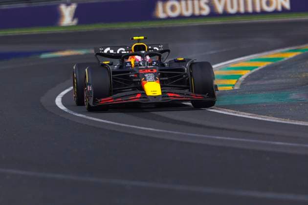 16th March 2025; Melbourne Grand Prix Circuit, Melbourne, Victoria, Australia; Australian Formula 1 Grand Prix; Race Day; Number 30 Oracle Red Bull driver Liam Lawson in wet conditions during the race  ActionPlus12762217 StephenxBlackberry