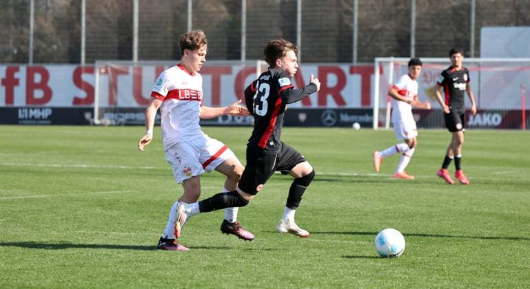 08.03.25 U17, U 17 VfB Stuttgart - U17 Eintracht Frankfurt Deutschland, Stuttgart, 08.03.2025, Fussball, U17-DFB-Nachwuchsliga, U17 VfB Stuttgart - U17 Eintracht Frankfurt: v.l. Mykola Petrovskyi (VfB Stuttgart), Niko Ilicevic (Eintracht Frankfurt).