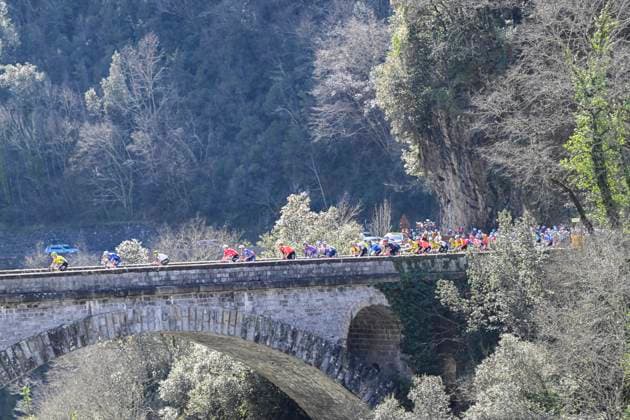 Paris - Nice 2025 - stage 8 NICE, FRANCE - MARCH 16 : Illustration picture of the peloton during stage 8 and final stage of the 83th edition of the Paris - Nice cycling race, a stage of 119,9km with start and finish in Nice on March 16, 2025 in Nice, France, 16 03 2025 ( Motordriver Kenny Verfaillie - Nice France  Copyright: xNicoxVereeckenx