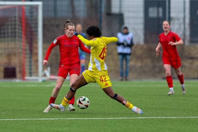 Zweikampf zwischen Sarah Ernst (FC Bayern Muenchen II U20, 10) und Naika Reissner (1. FC Union Berlin, 42), GER, FC Bayern Muenchen II vs. 1. FC Union Berlin, Fussball, 2. Frauen-Bundesliga, 18. Spieltag, Saison 2024 2025, 16.03.2025, GER, FC Bayern Muenchen II vs. 1. FC Union Berlin, Fussball, 2. Frauen-Bundesliga, 18. Spieltag, Saison 2024 2025, 16.03.2025 Muenchen Copyright: xEibner-Pressefoto JennixMaulx EP_JML