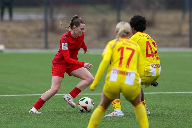 Zweikampf zwischen Sarah Ernst (FC Bayern Muenchen II U20, 10) und Naika Reissner (1. FC Union Berlin, 42), GER, FC Bayern Muenchen II vs. 1. FC Union Berlin, Fussball, 2. Frauen-Bundesliga, 18. Spieltag, Saison 2024 2025, 16.03.2025, GER, FC Bayern Muenchen II vs. 1. FC Union Berlin, Fussball, 2. Frauen-Bundesliga, 18. Spieltag, Saison 2024 2025, 16.03.2025 Muenchen Copyright: xEibner-Pressefoto JennixMaulx EP_JML