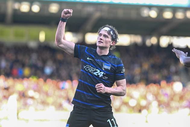 Fußball, 2. BL, Eintracht Braunschweig - Hertha BSC 2. Liga - Eintracht Braunschweig - Hertha BSC Berlin am 16.03.2025 im Eintracht Stadion in Braunschweig Jubel, Torjubel, Torschuetze, Torschütze Fabian Reese (Hertha BSC Berlin) jubelt nach seinem Tor zum 0:4
